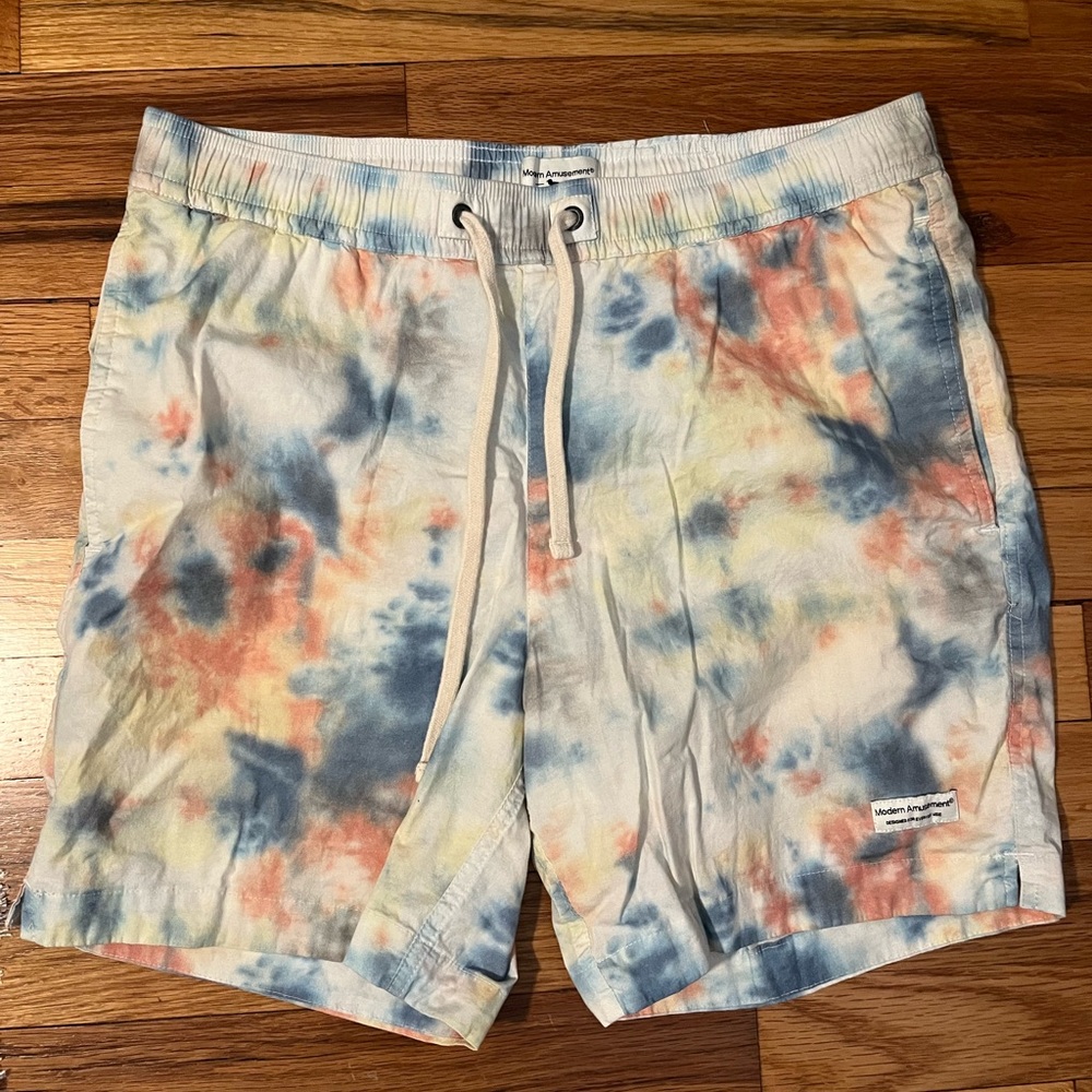 EXCELLENT CONDITION..WORN ONCE..Mens tie dye design swim trunks.